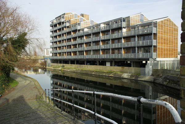 Bromley-by-Bow, London. &copy; 2006, Peter Marshall