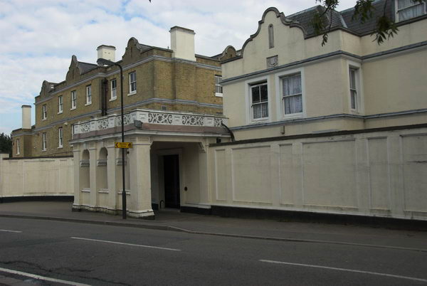 London Loop: Moor Park to Borehamwood &copy; 2006, Peter Marshall