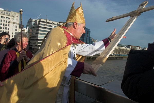 Blessing the Thames &copy; 2007, Peter Marshall